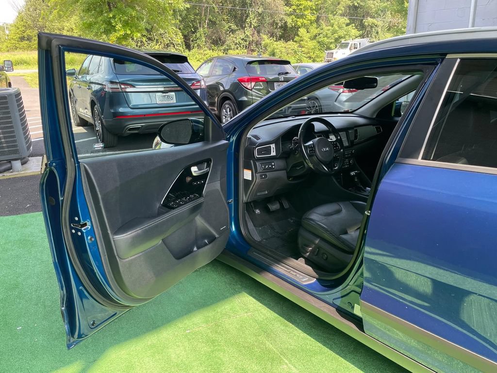 Used 2019 Kia Niro Touring FWD image 4