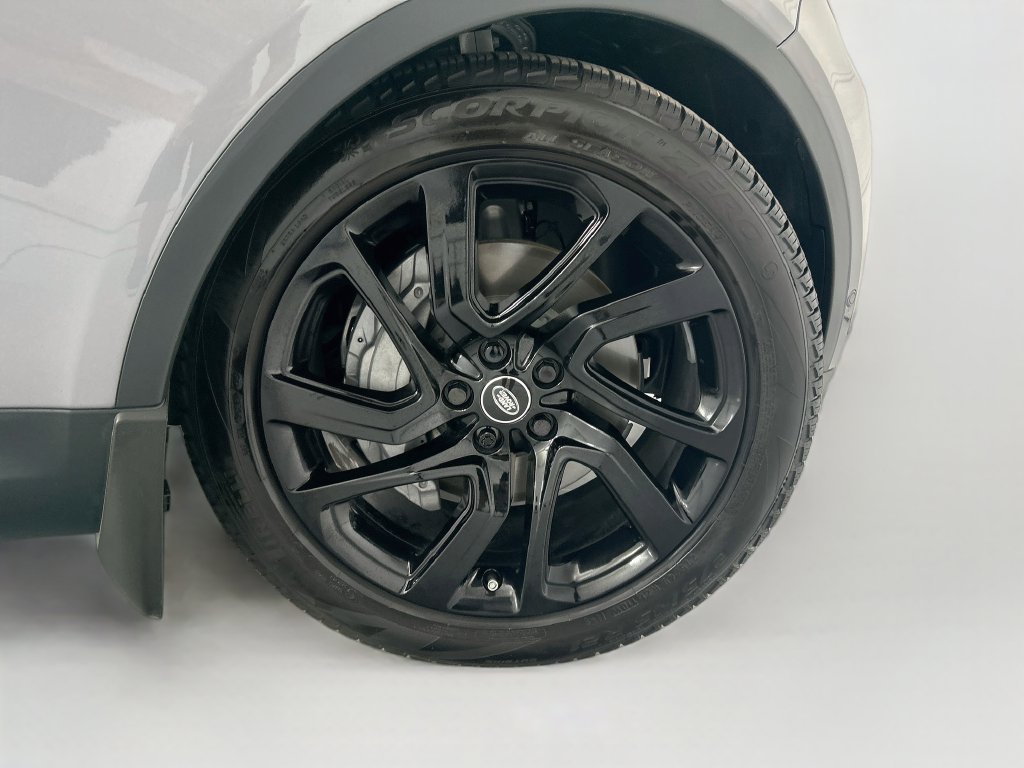Certified 2025 Land Rover Discovery S AWD/4WD image 31