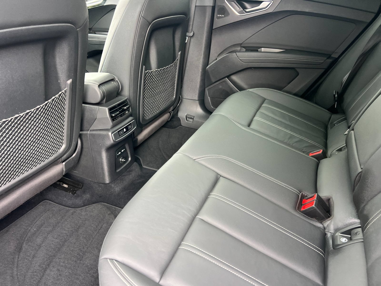 Used 2024 Audi Q4 e-tron Prestige AWD/4WD image 12