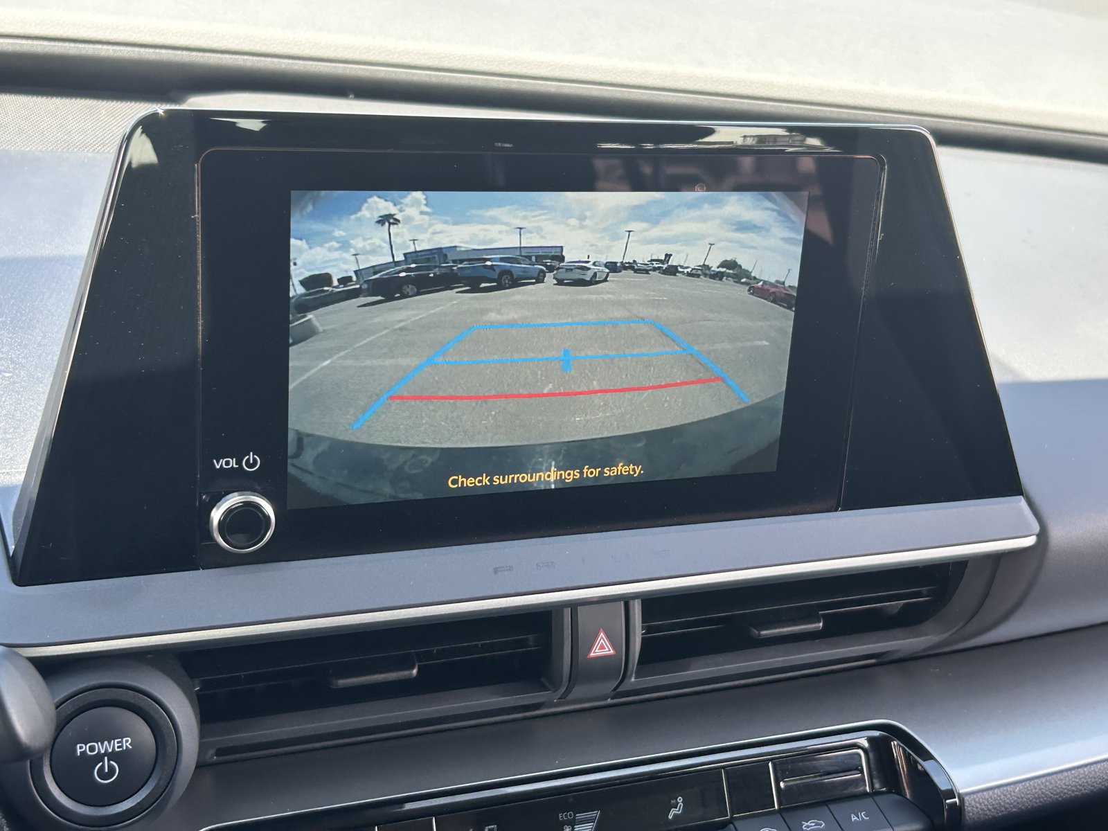 Used 2025 Toyota Prius LE FWD image 31