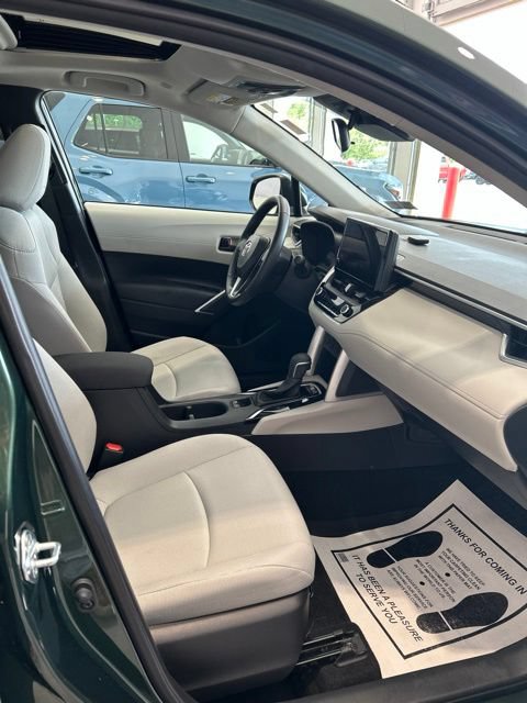 Used 2023 Toyota Corolla Cross LE w/ Moonroof Package AWD/4WD image 13