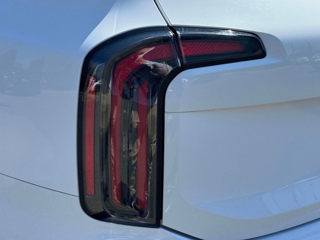 Used 2023 Kia Telluride EX w/ EX Captain's Chair Package image 9