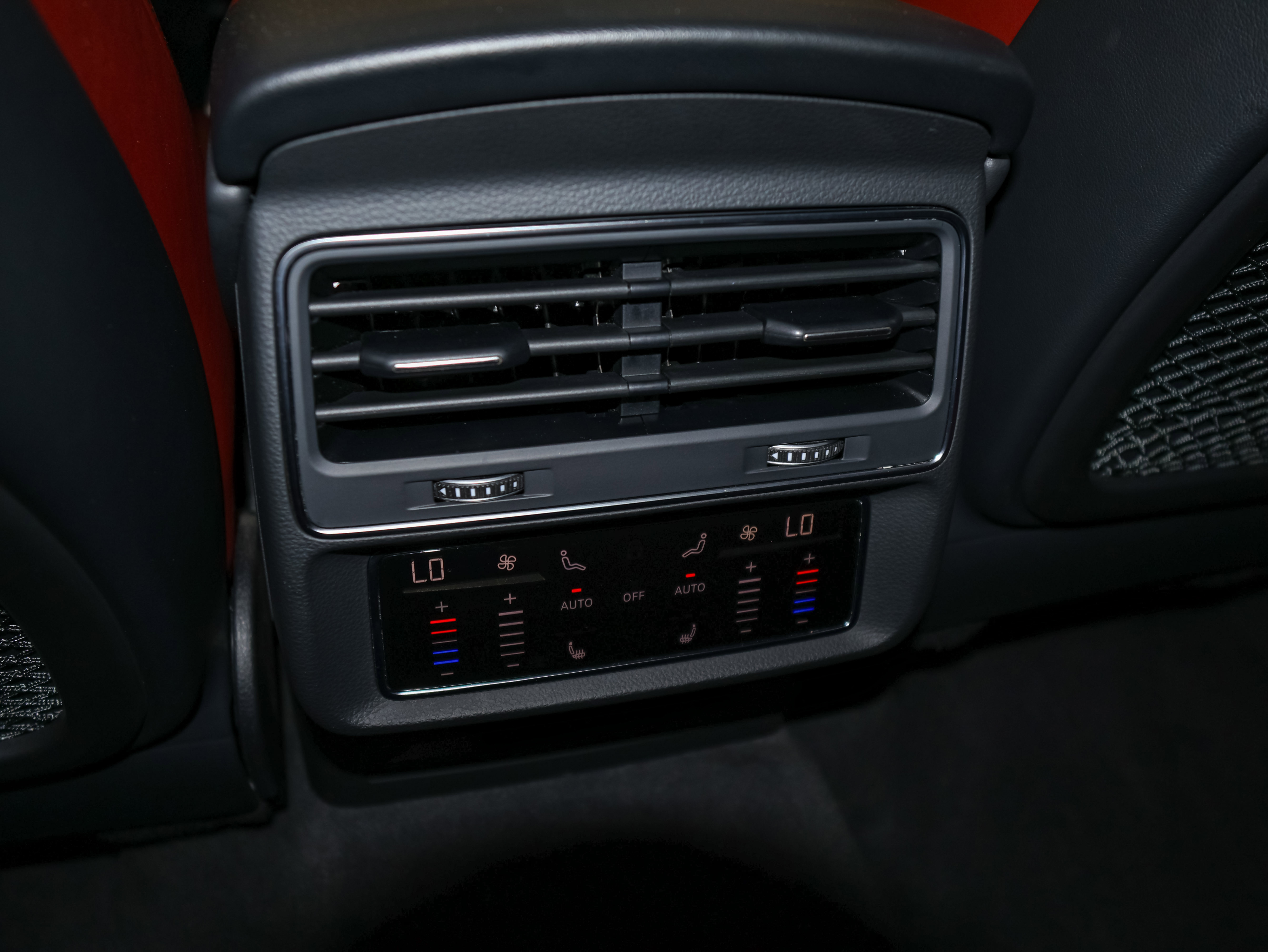Used 2024 Audi SQ7 Premium Plus w/ Executive Package image 27