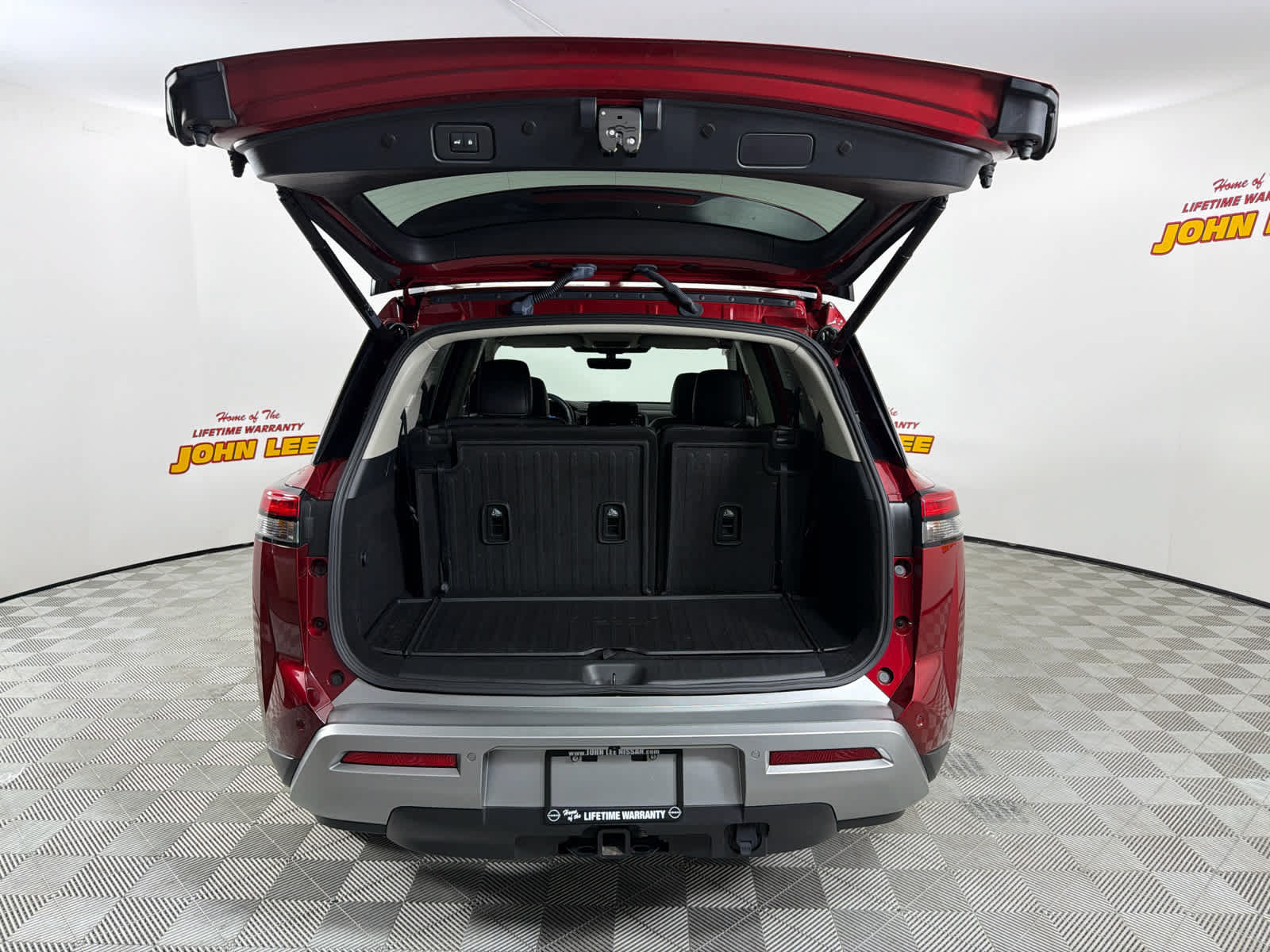 Certified 2024 Nissan Pathfinder Platinum FWD image 5