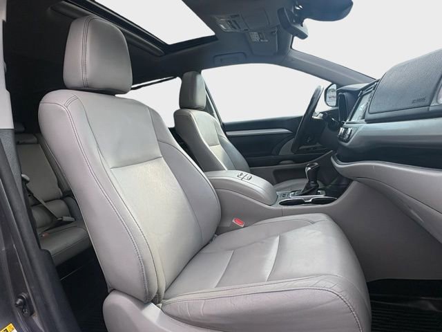 Used 2017 Toyota Highlander XLE image 25