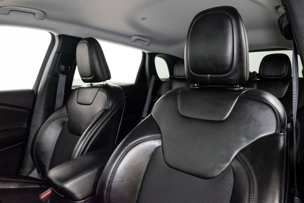 Used 2021 Jeep Cherokee Latitude Plus image 12