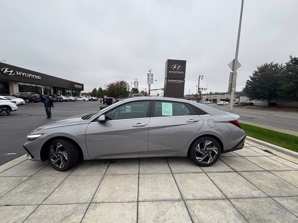 Certified 2026 Hyundai Elantra Limited FWD image 4