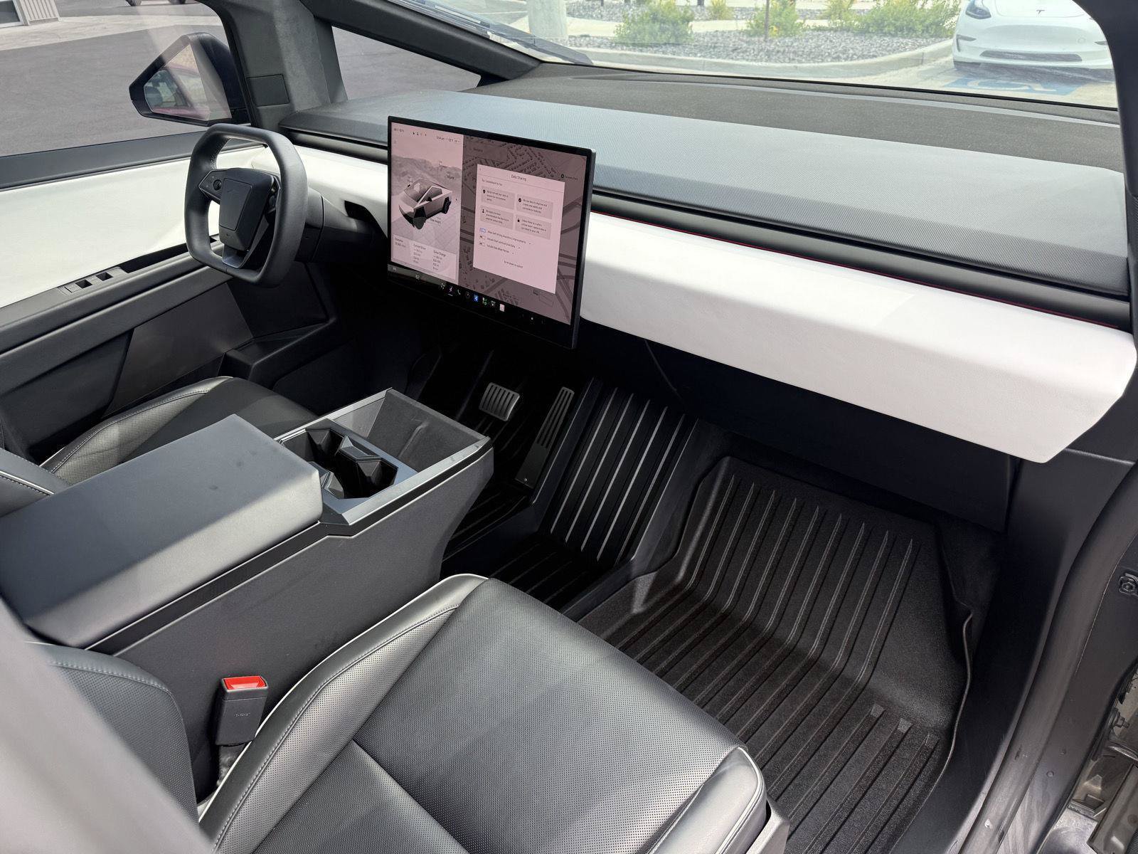 Used 2024 Tesla Cybertruck AWD Crew Cab image 23