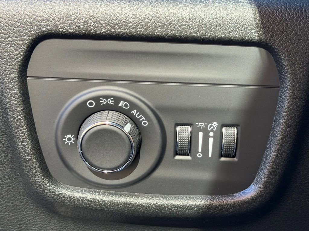 New 2025 Jeep Grand Cherokee L Laredo image 23