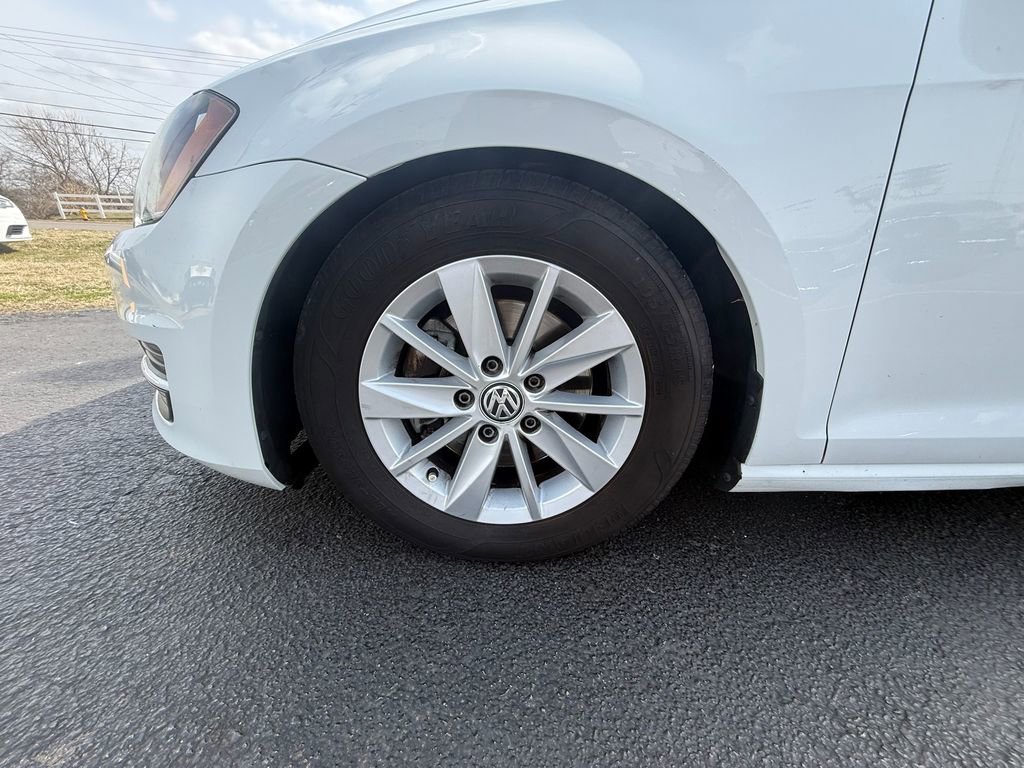 Used 2016 Volkswagen Golf S image 10