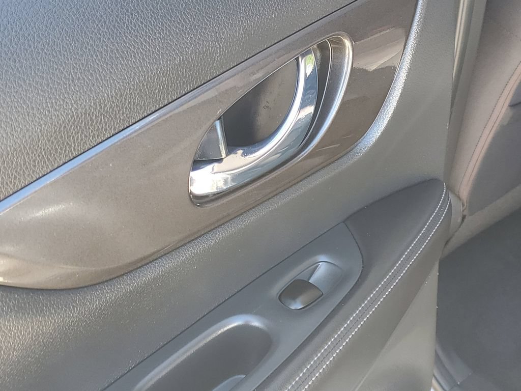 Certified 2020 Nissan Rogue SV FWD image 20