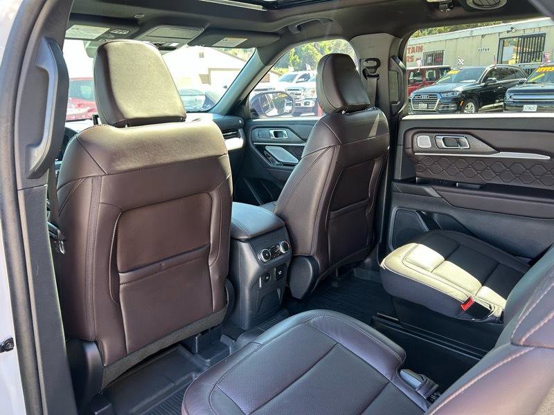 Used 2025 Ford Explorer Platinum w/ Ultimate Package image 13