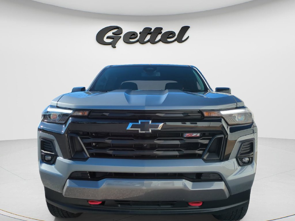 Used 2023 Chevrolet Colorado Z71 w/ Z71 Convenience Package 2 AWD/4WD image 2