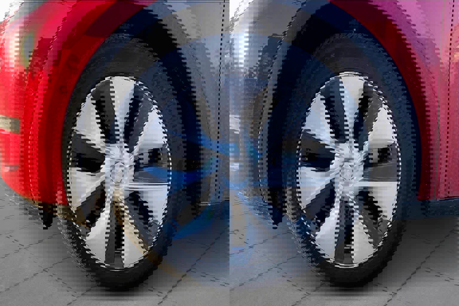 Used 2022 Tesla Model Y Long Range image 10