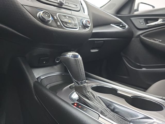 Used 2017 Chevrolet Malibu LT image 32