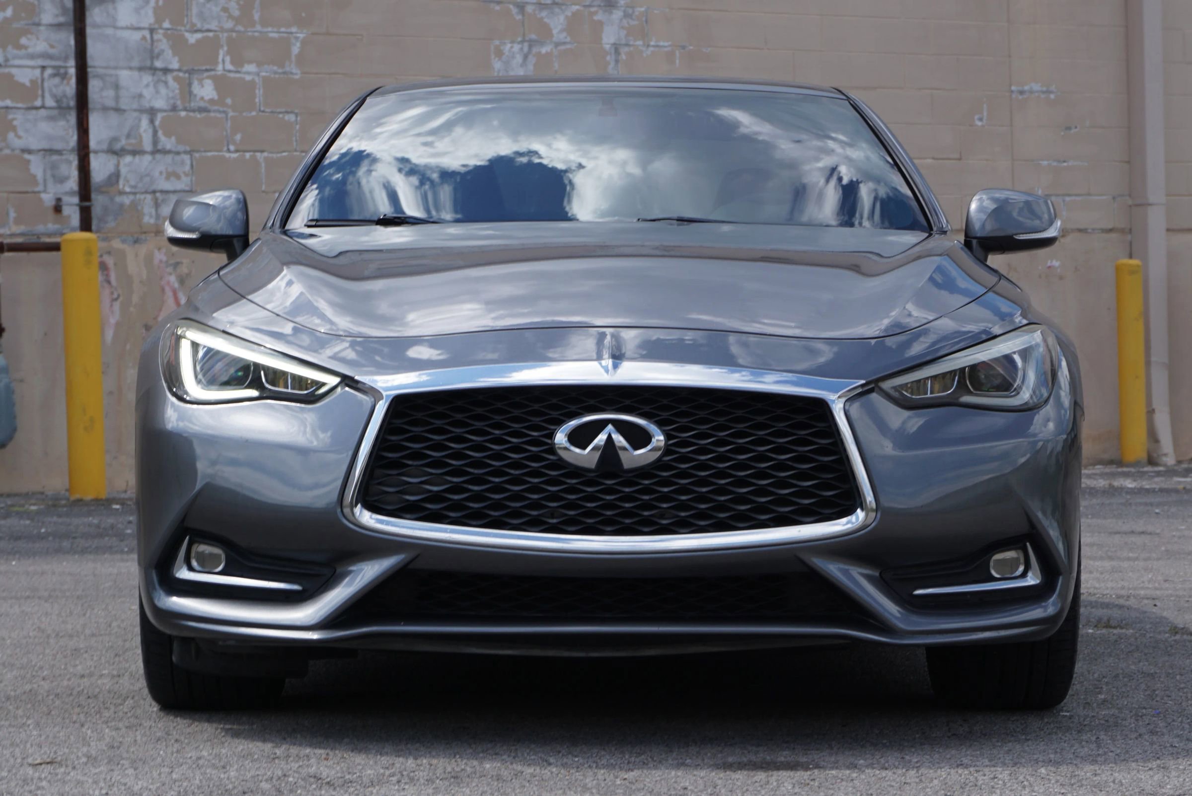 Used 2018 INFINITI Q60 3.0t Luxe RWD image 2