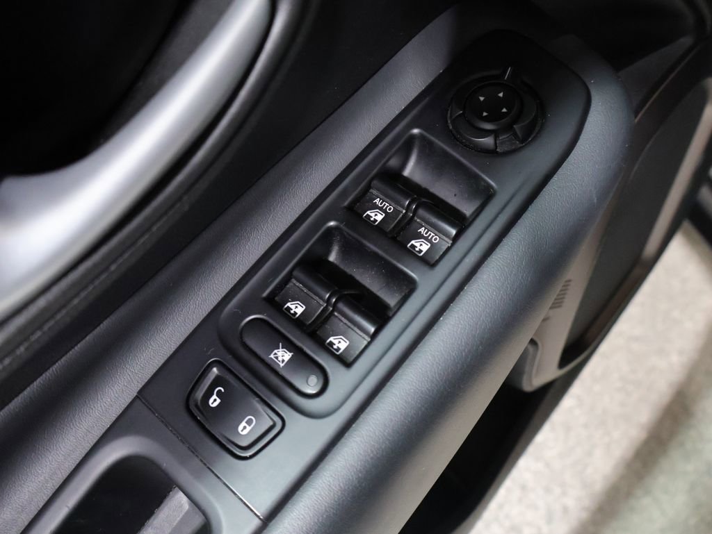 Used 2023 Jeep Renegade Latitude AWD/4WD image 14