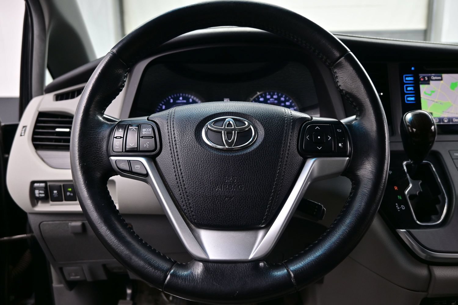 Used 2015 Toyota Sienna XLE w/ XLE Navigation Package FWD image 25