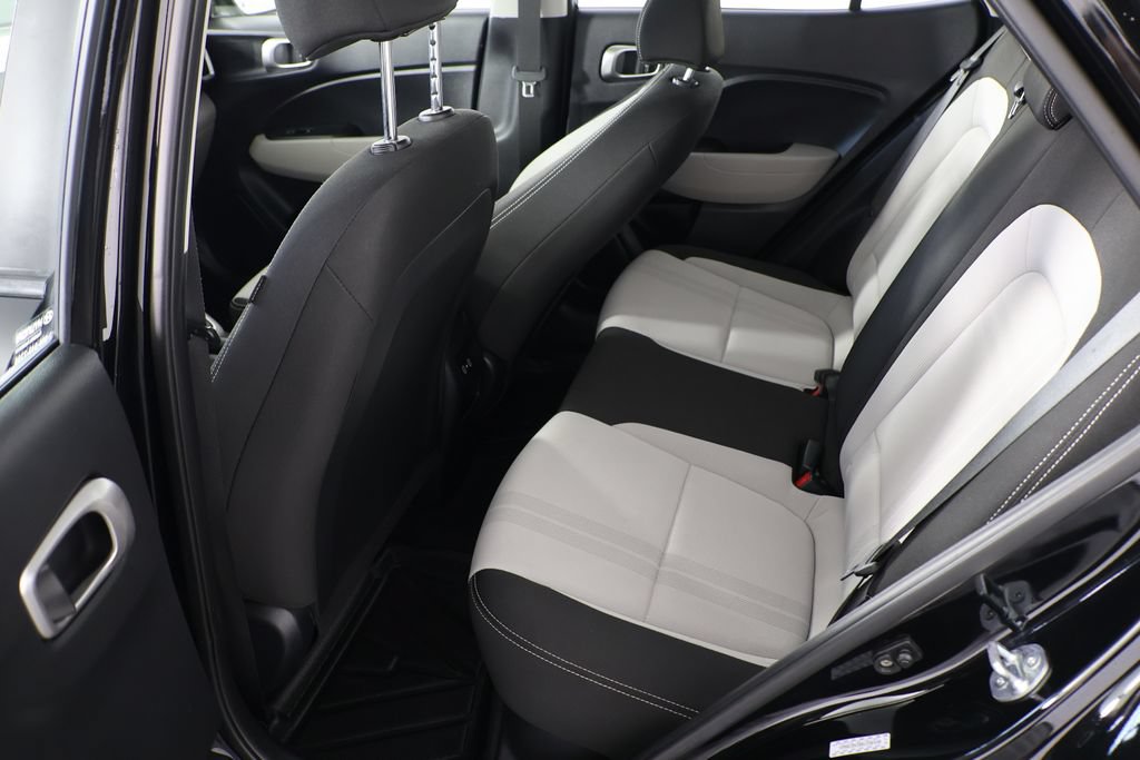 Used 2024 Hyundai Venue SEL FWD image 19