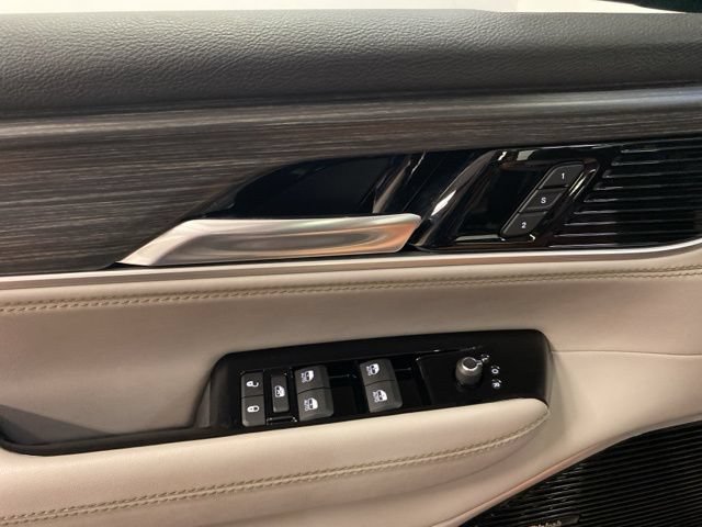 Used 2023 Jeep Wagoneer Series III w/ Premium Group I AWD/4WD image 20