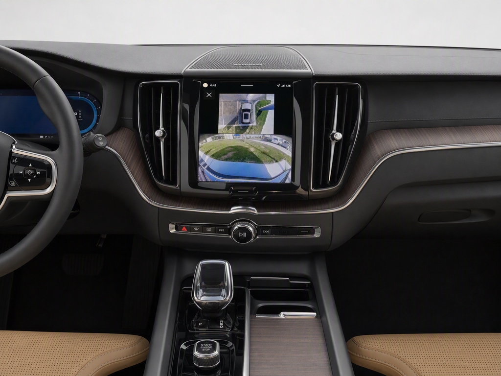 Certified 2024 Volvo XC60 B5 Ultimate w/ Protection Package Premier AWD/4WD image 15