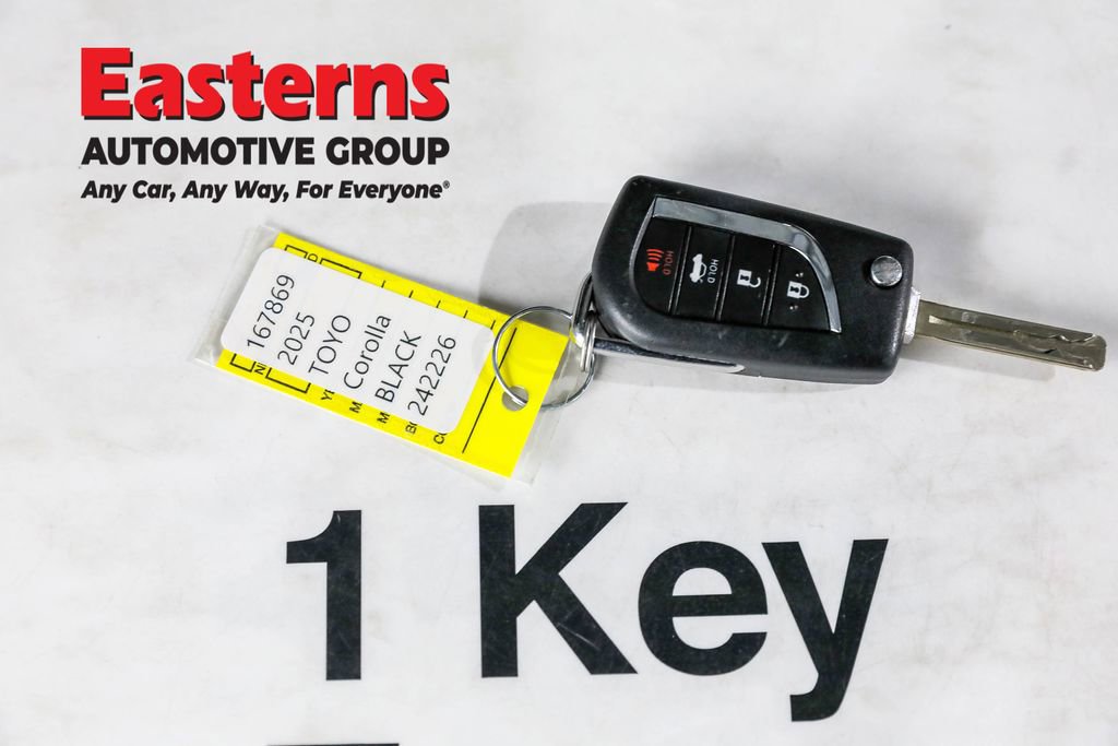 Used 2025 Toyota Corolla LE image 36