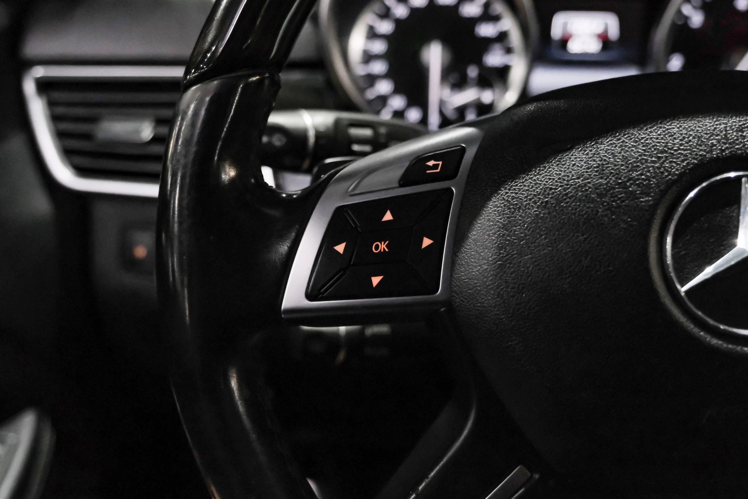 Used 2015 Mercedes-Benz ML 250 BlueTEC 4MATIC image 15