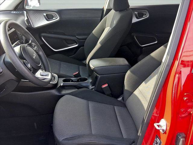 Used 2023 Kia Soul LX w/ LX Technology Package FWD image 25