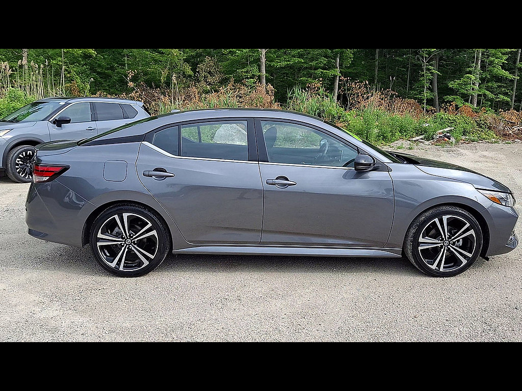 Used 2022 Nissan Sentra SR w/ Electronics Package FWD image 9