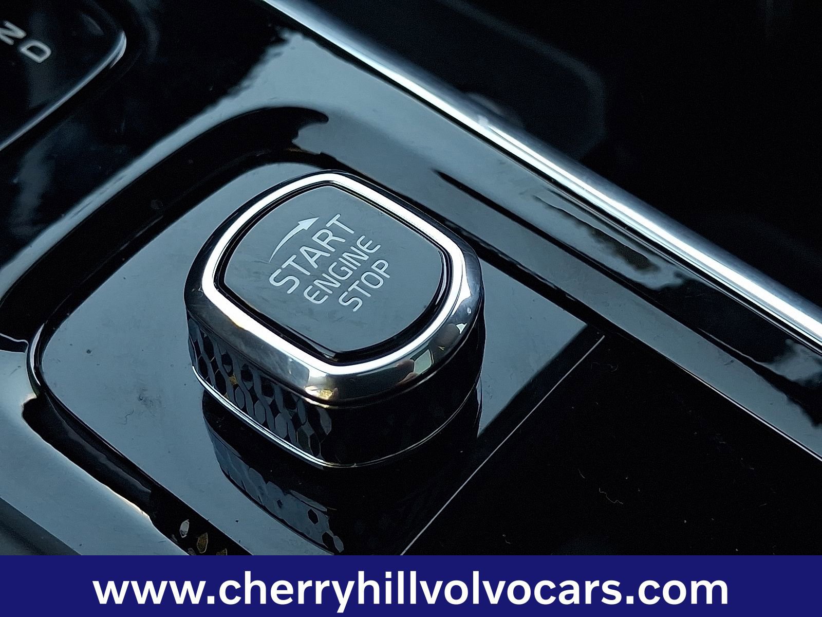 Certified 2024 Volvo XC60 T8 Plus w/ Protection Package Premier image 24