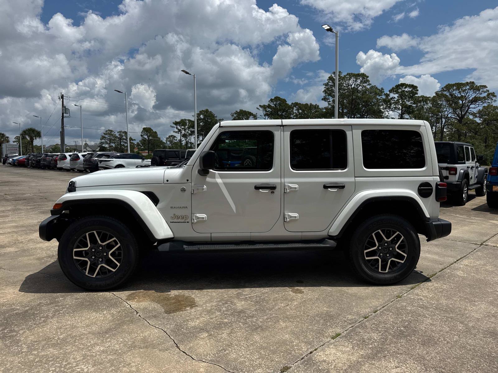 Certified 2024 Jeep Wrangler Unlimited Sahara AWD/4WD image 6