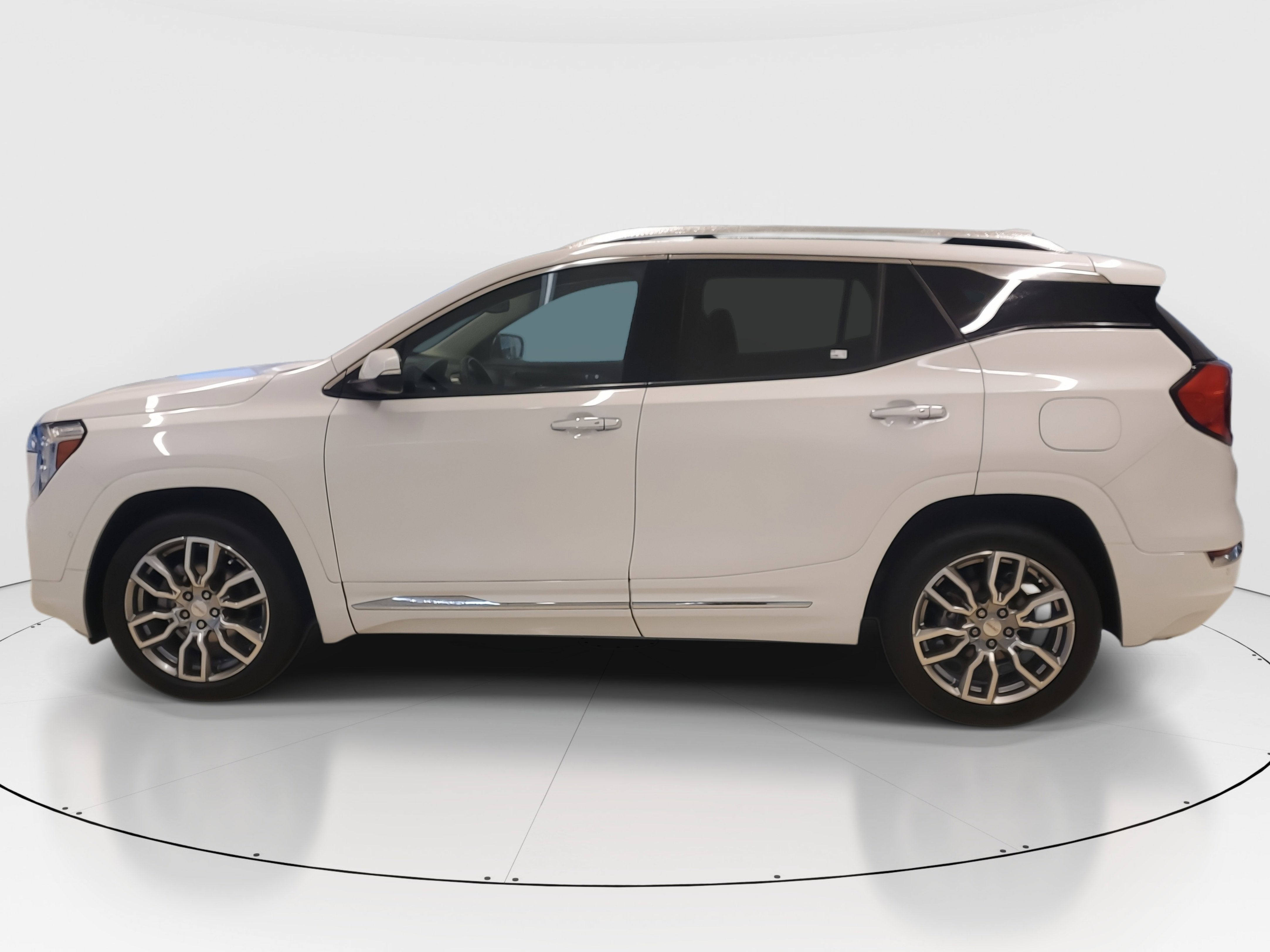 Used 2022 GMC Terrain Denali w/ Denali Premium Package image 7