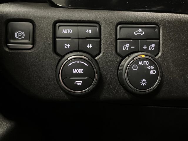 Used 2022 Chevrolet Silverado 1500 LT w/ Z71 Off-Road Package image 24