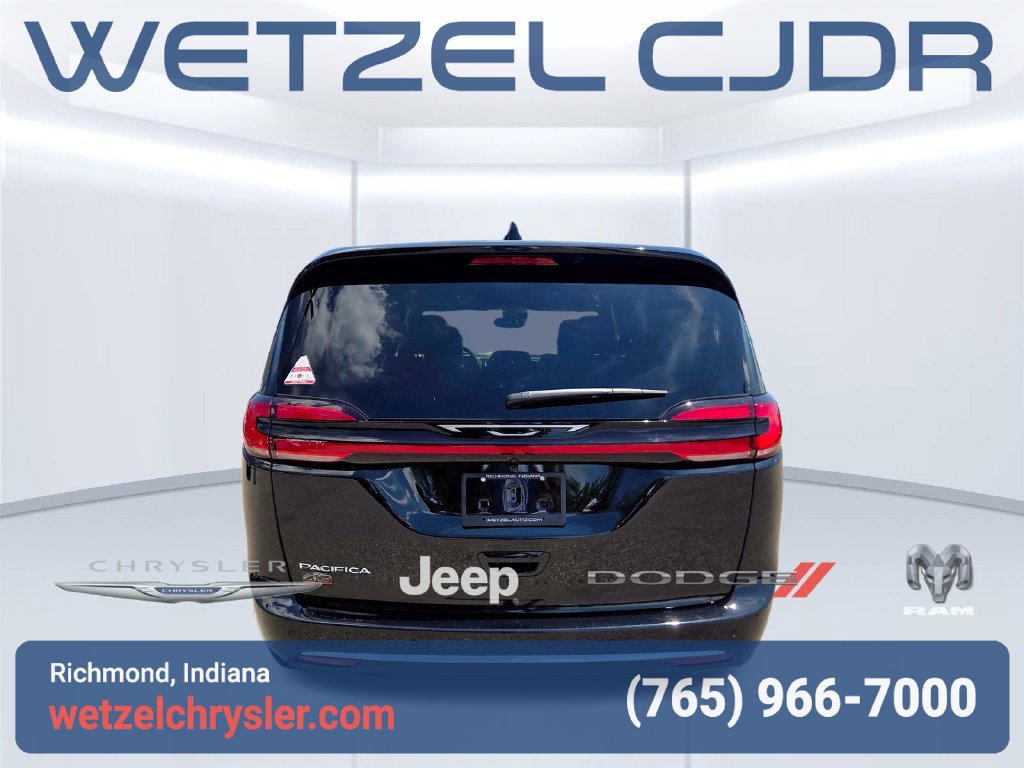 New 2027 Chrysler Pacifica Select FWD image 6