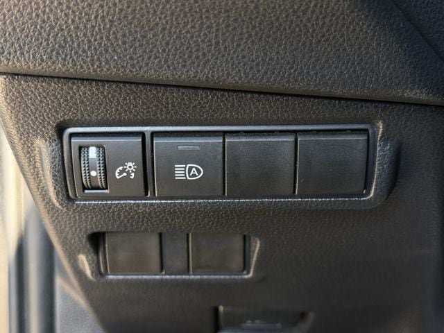Used 2025 Toyota Corolla Cross LE FWD image 26