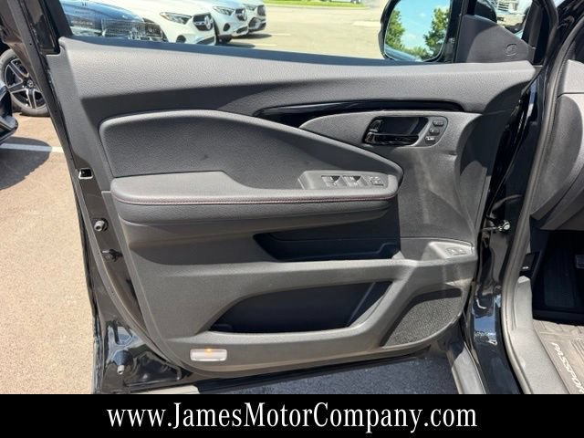 Used 2025 Honda Passport Black Edition image 12