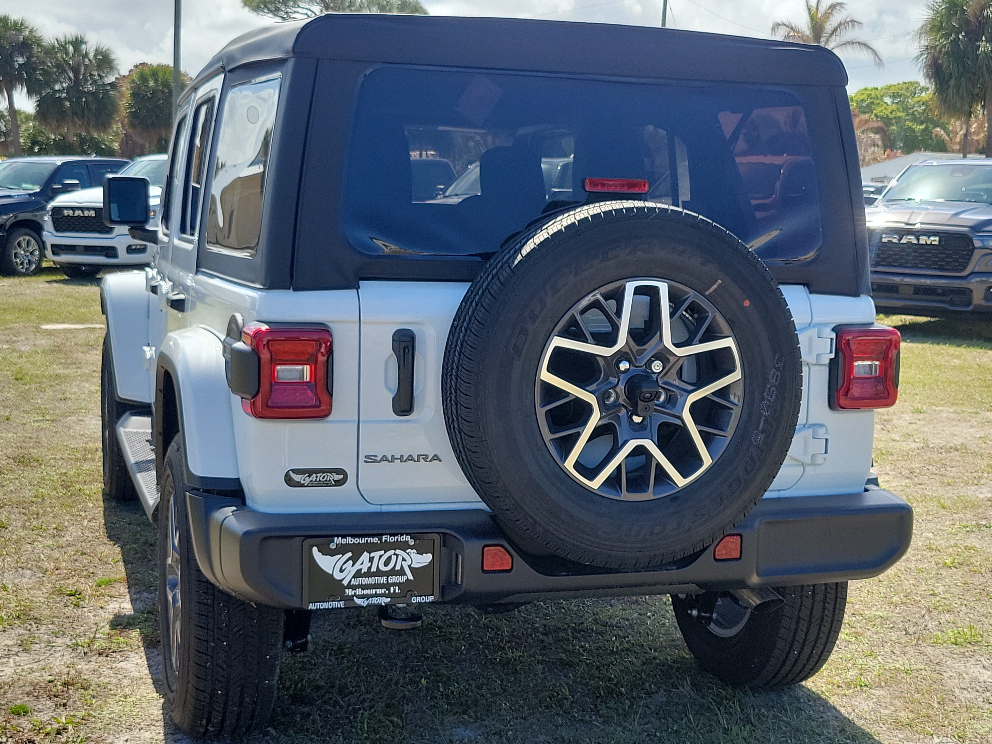 New 2026 Jeep Wrangler Unlimited Sahara AWD/4WD image 3
