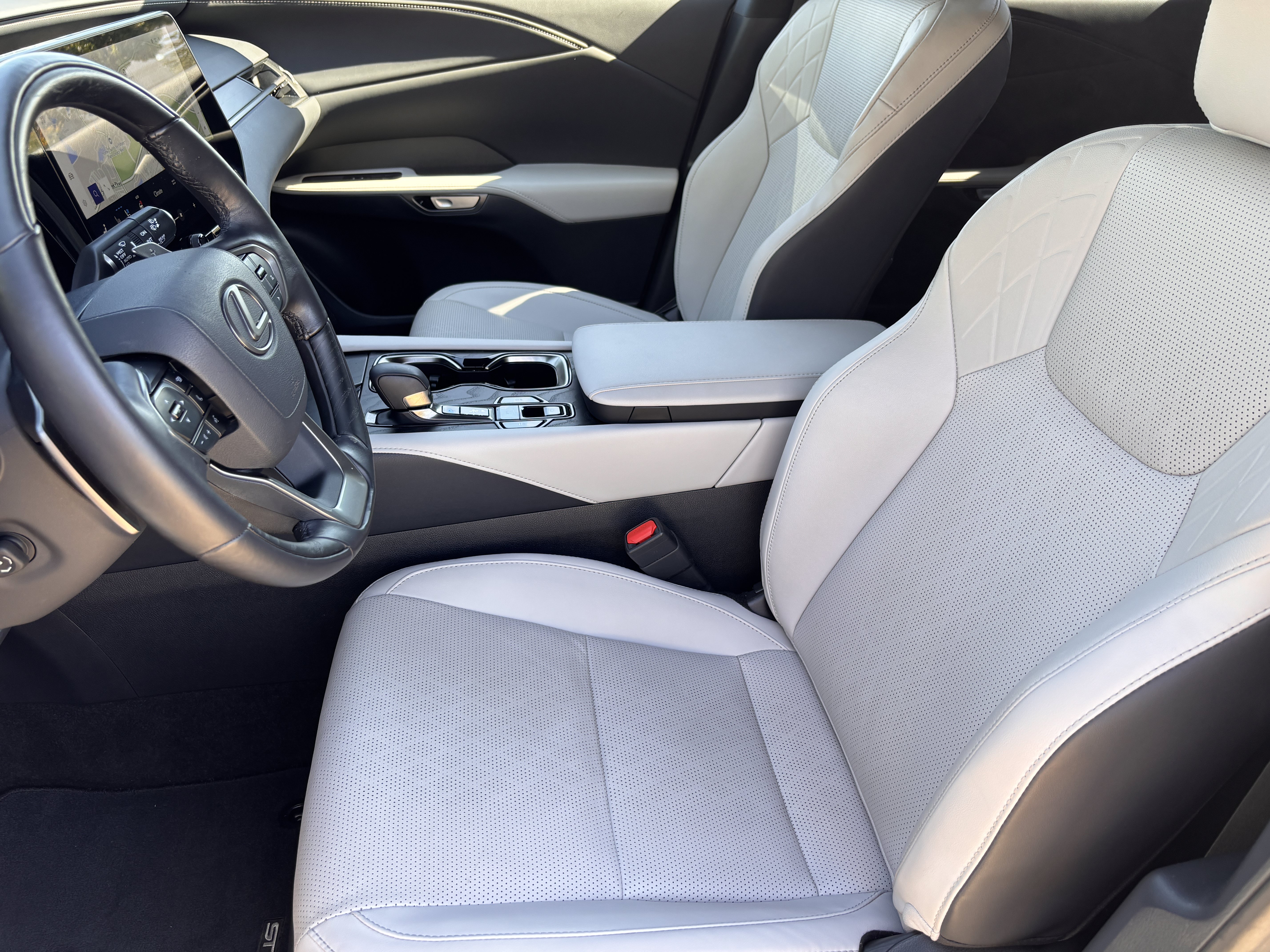 Used 2026 Lexus RX 350 Premium Plus w/ Accessory Package (Z1) FWD image 17