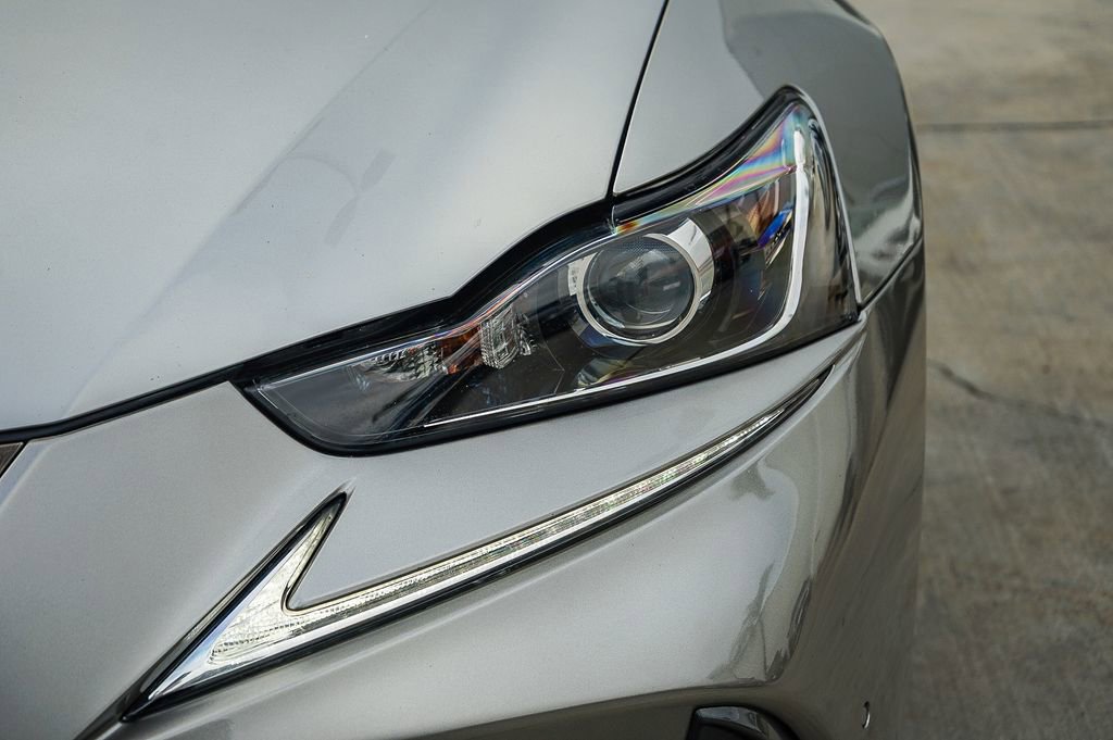 Used 2020 Lexus IS 300 F Sport w/ F Sport Package RWD image 10