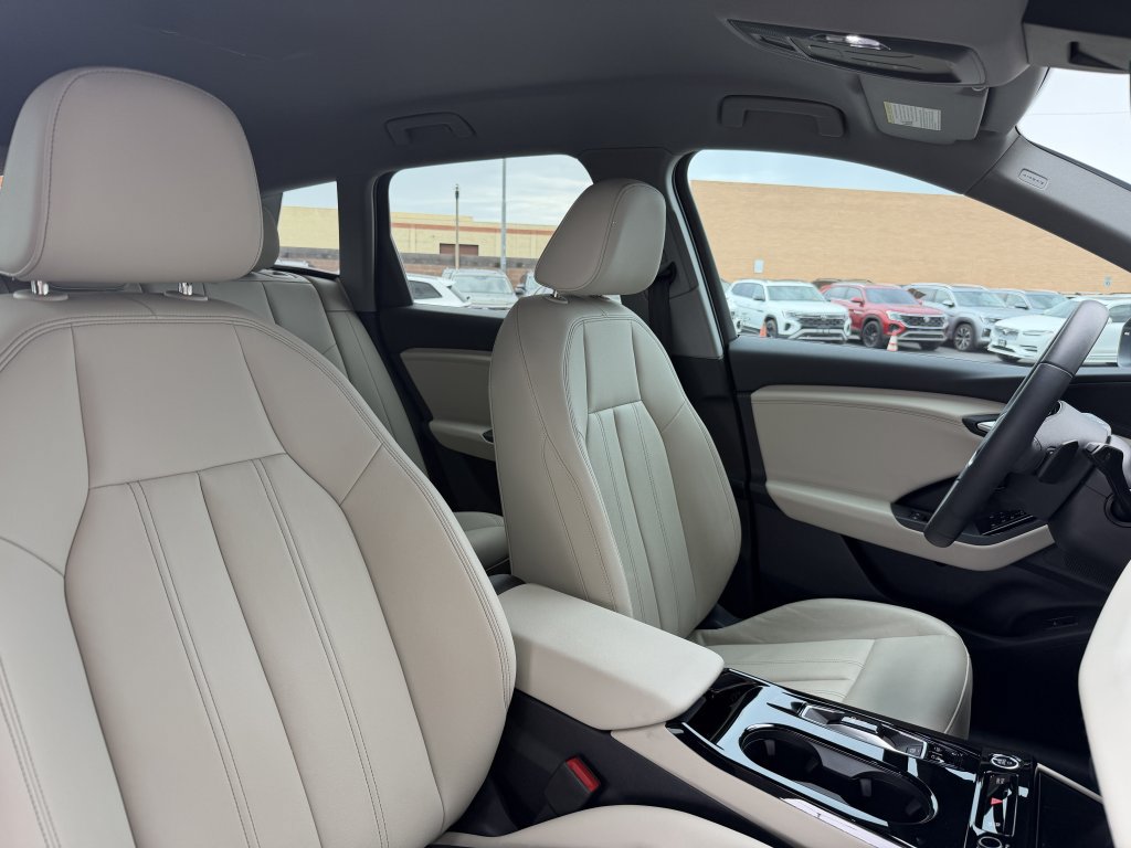 Used 2025 Audi Q6 e-tron Premium RWD image 43