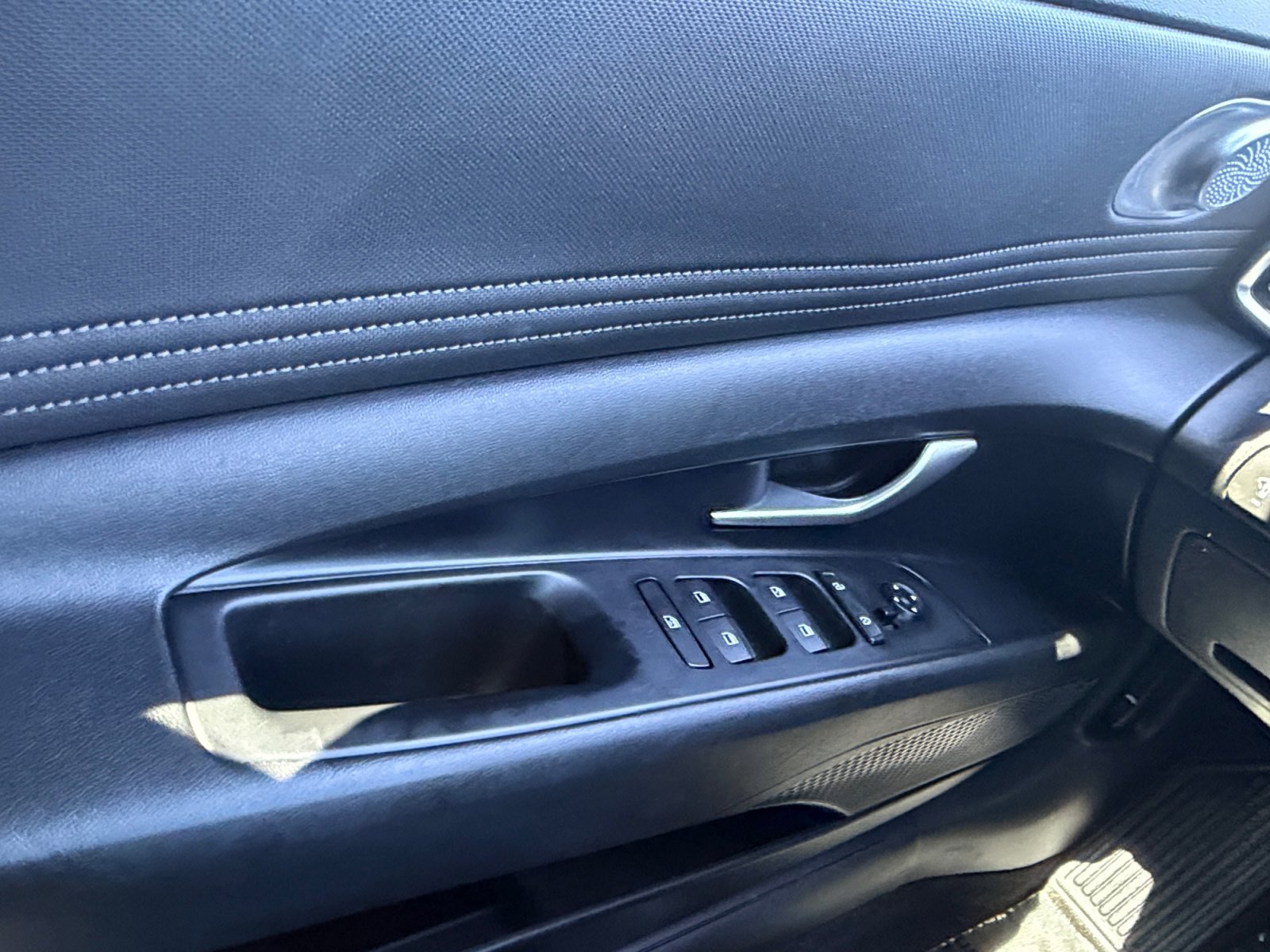 Used 2023 Hyundai Elantra Limited FWD image 14