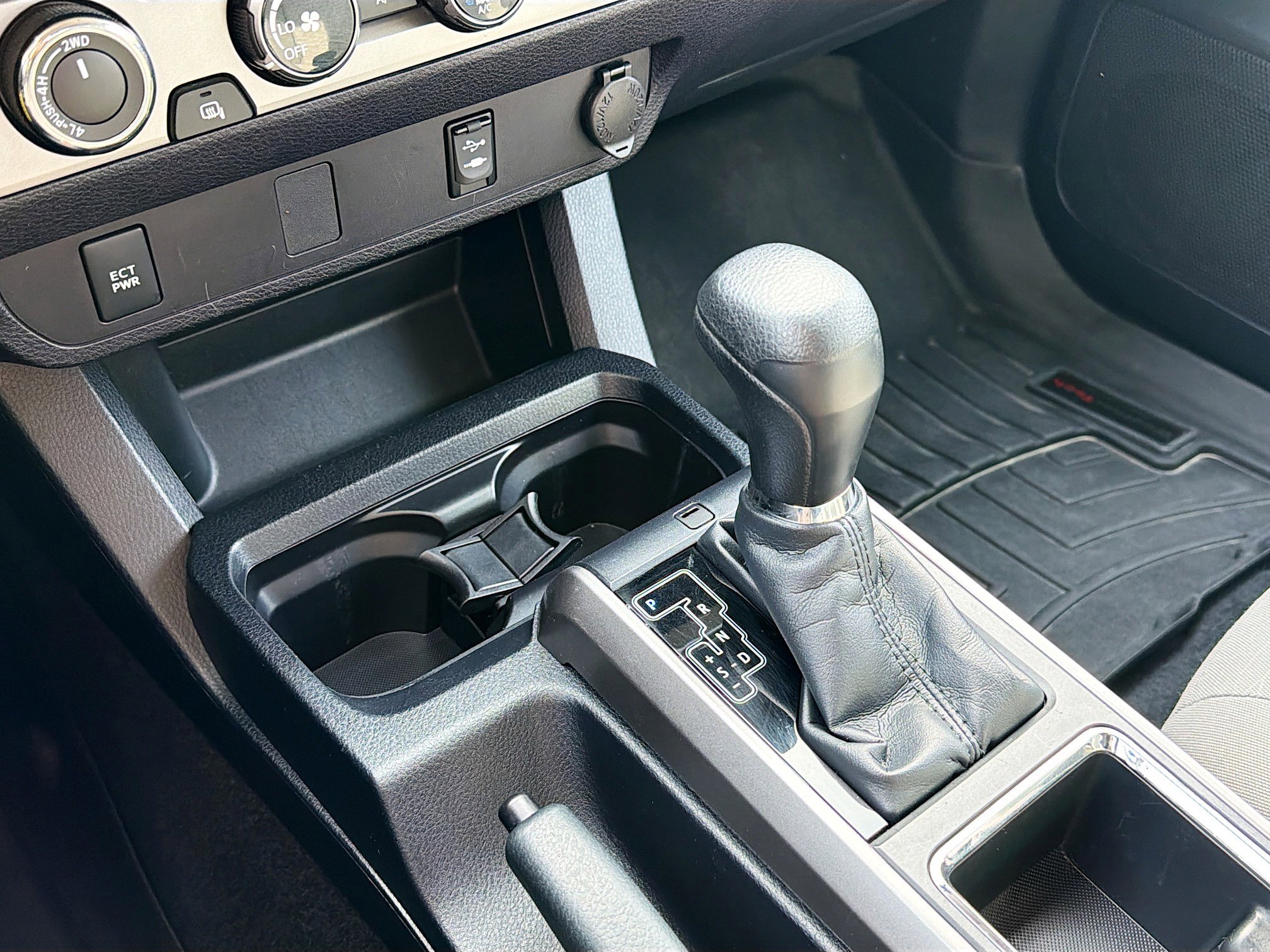 Used 2017 Toyota Tacoma SR5 w/ Tow Package image 10