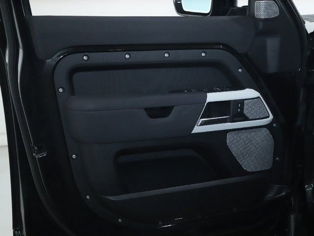 Certified 2023 Land Rover Defender 130 SE AWD/4WD image 36