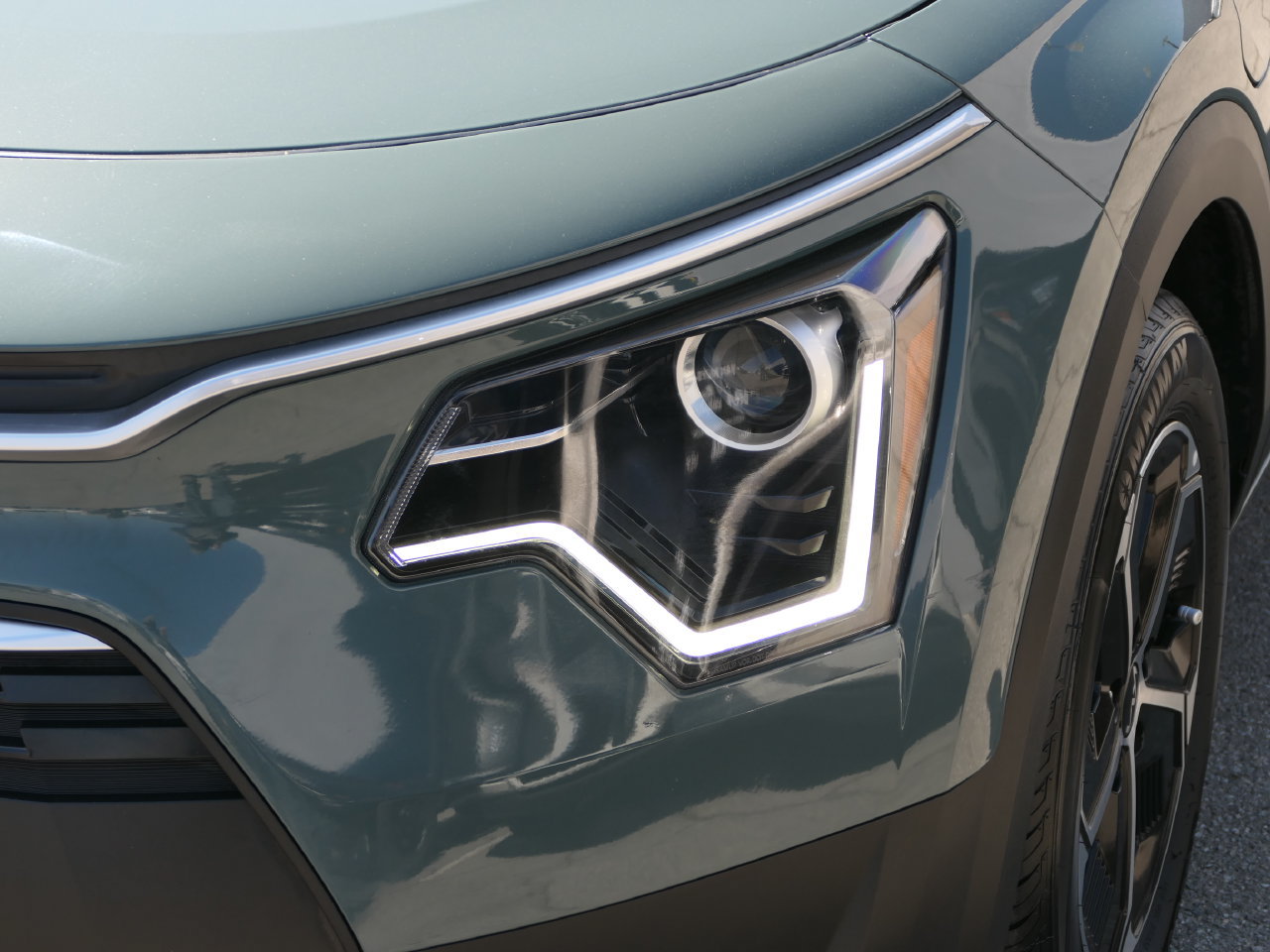 Used 2023 Kia Niro EX FWD image 8
