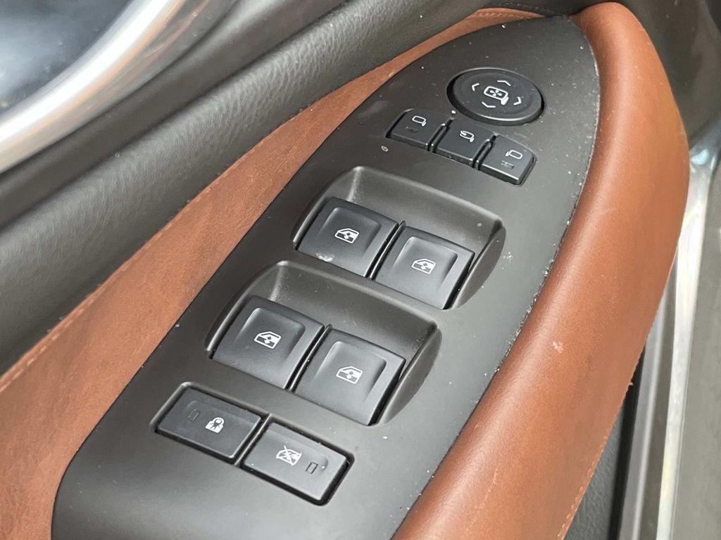 Used 2017 Cadillac Escalade Premium Luxury RWD image 29