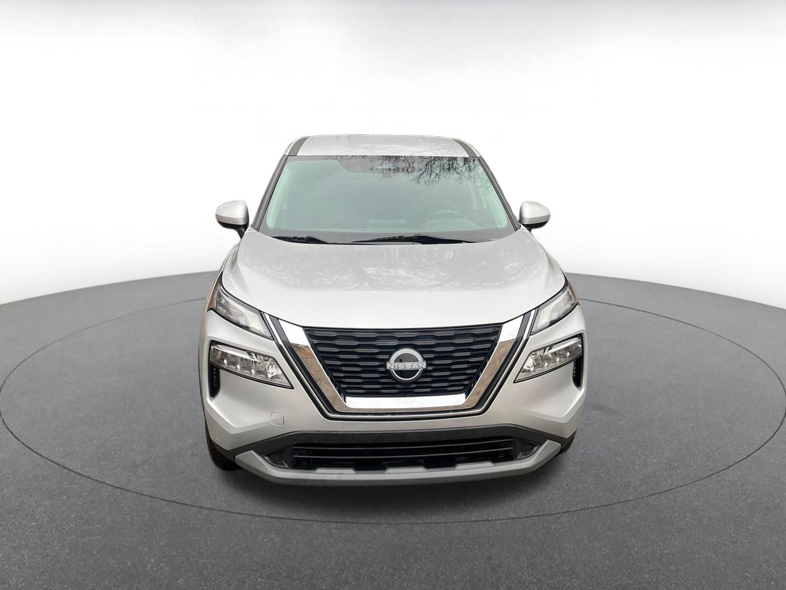 Used 2023 Nissan Rogue SV image 4