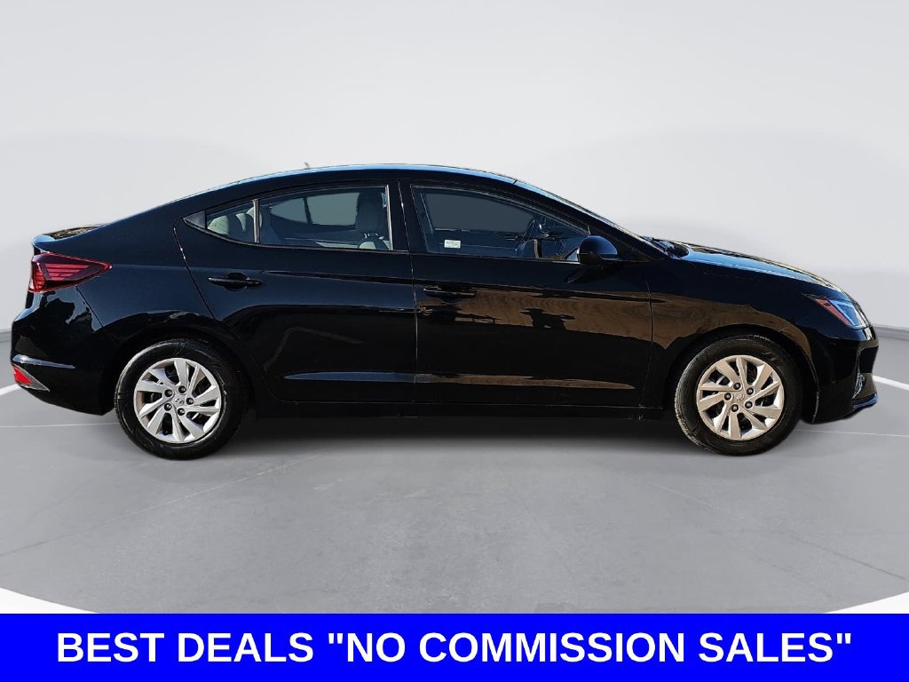 Used 2019 Hyundai Elantra SE FWD image 2