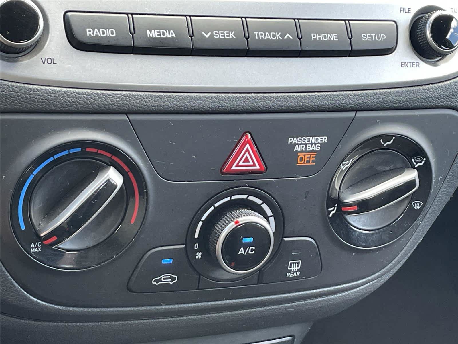 Used 2022 Hyundai Accent SE w/ Cargo Package FWD image 21
