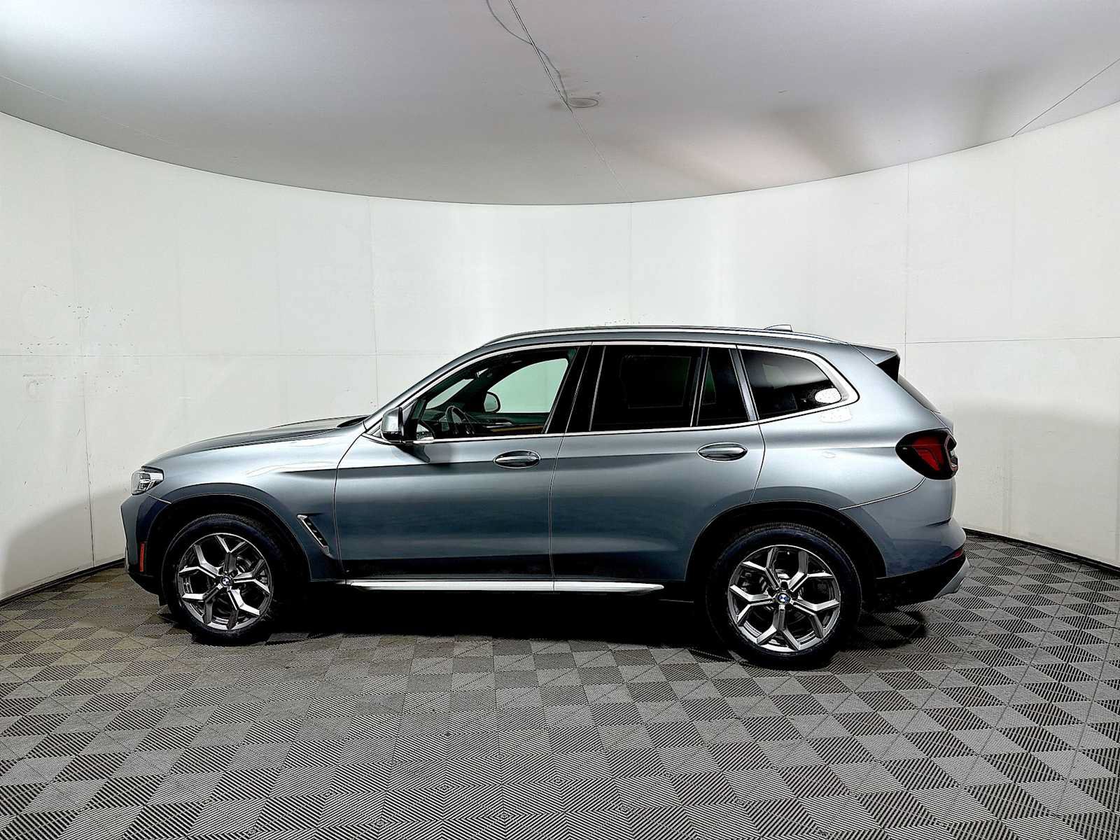 Used 2024 BMW X3 xDrive30i w/ Convenience Package AWD/4WD image 4