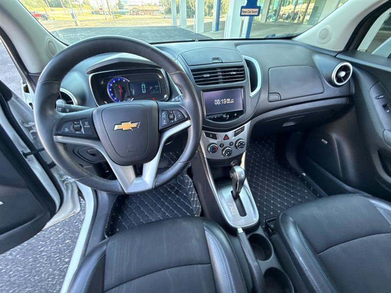 Used 2015 Chevrolet Trax LT w/ LT Sun and Sound Package FWD image 13